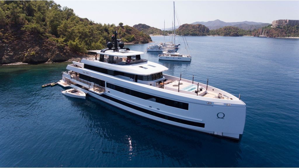 Crewed Motoryacht Charter